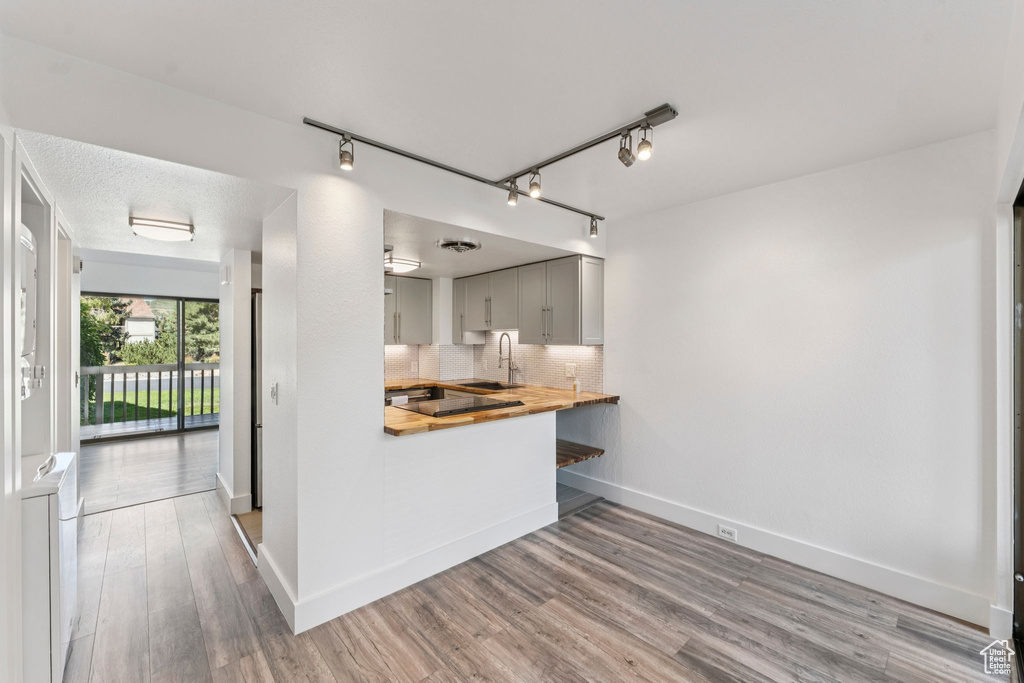 Photo 12 for MLS #2105369 at 40 Spaulding Ct