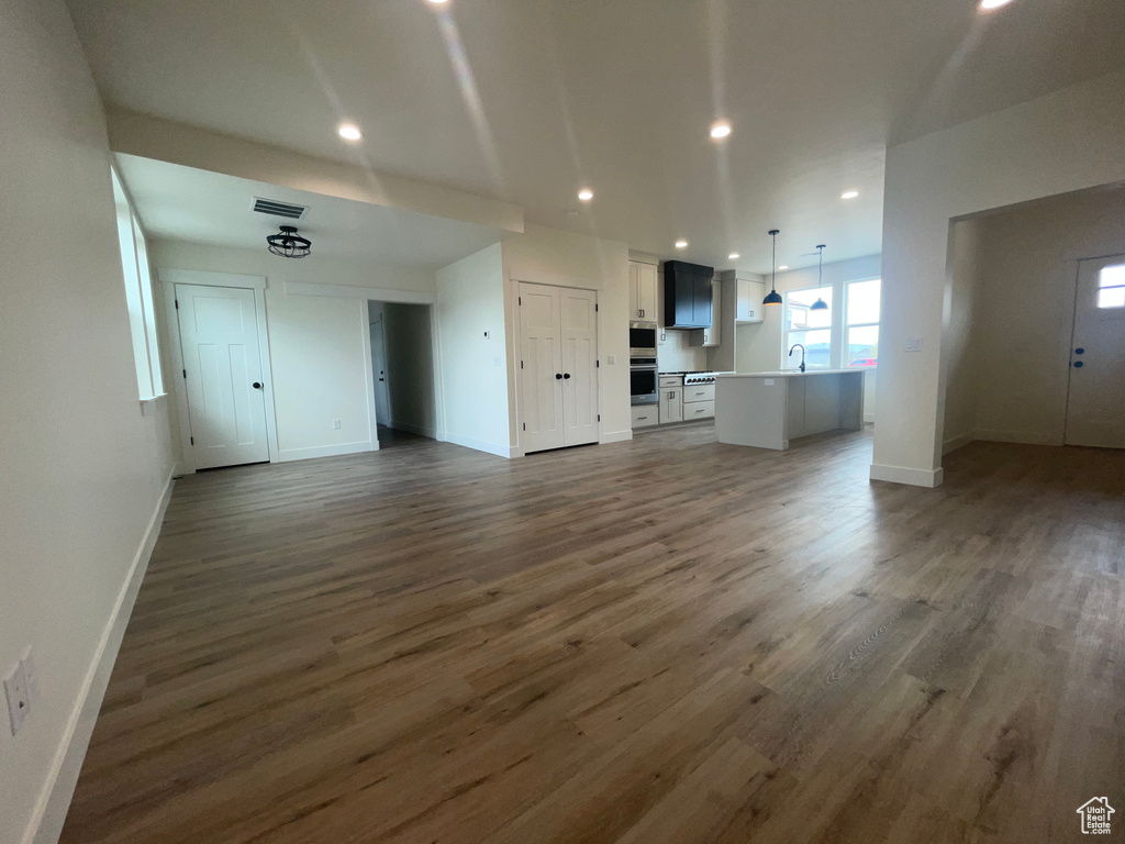 Photo 4 for MLS #2105438 at 845 S Greenway Dr