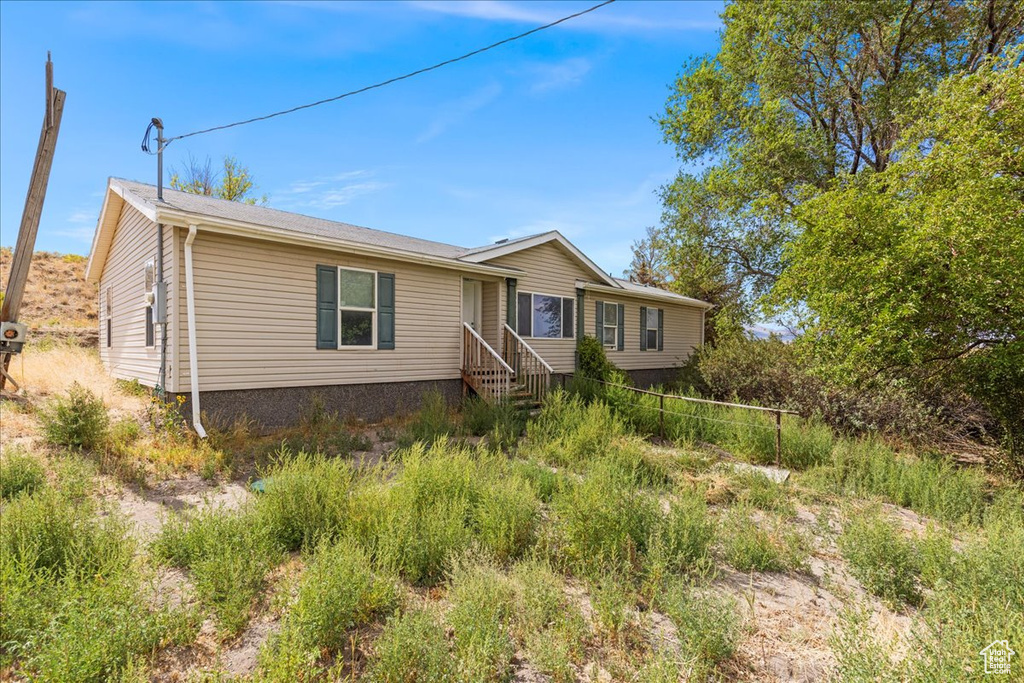 Photo 2 for MLS #2105447 at 421 W Larson Rd