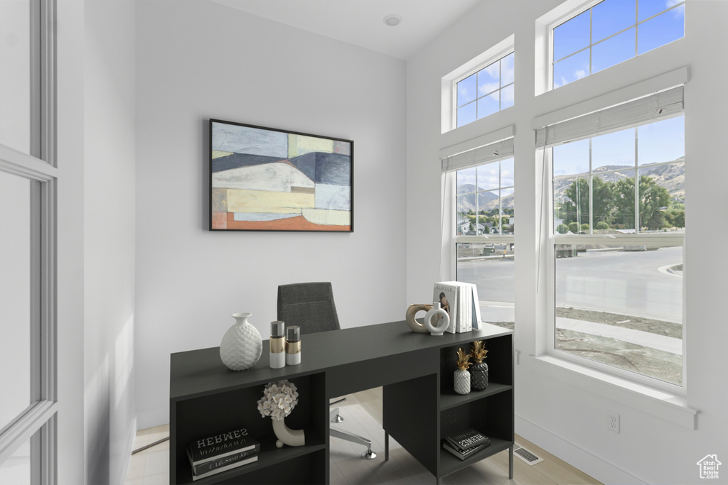 Photo 4 for MLS #2105497 at 671 N 200 East
