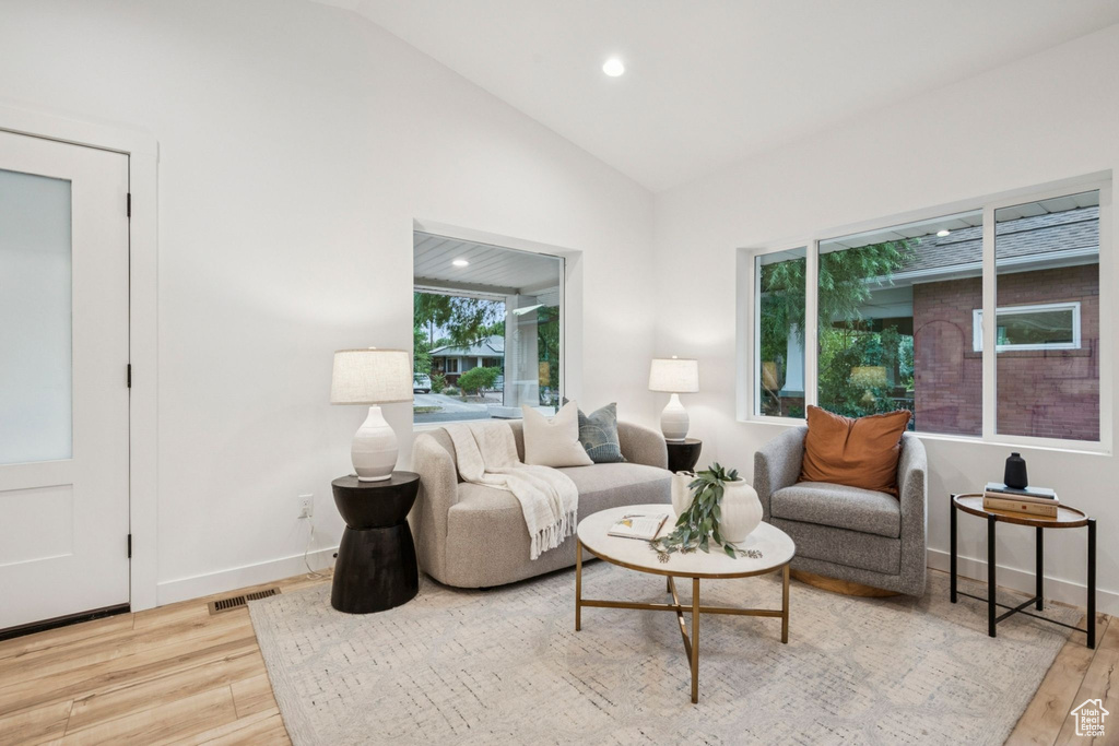 Photo 9 for MLS #2105511 at 951 E Wilson Ave