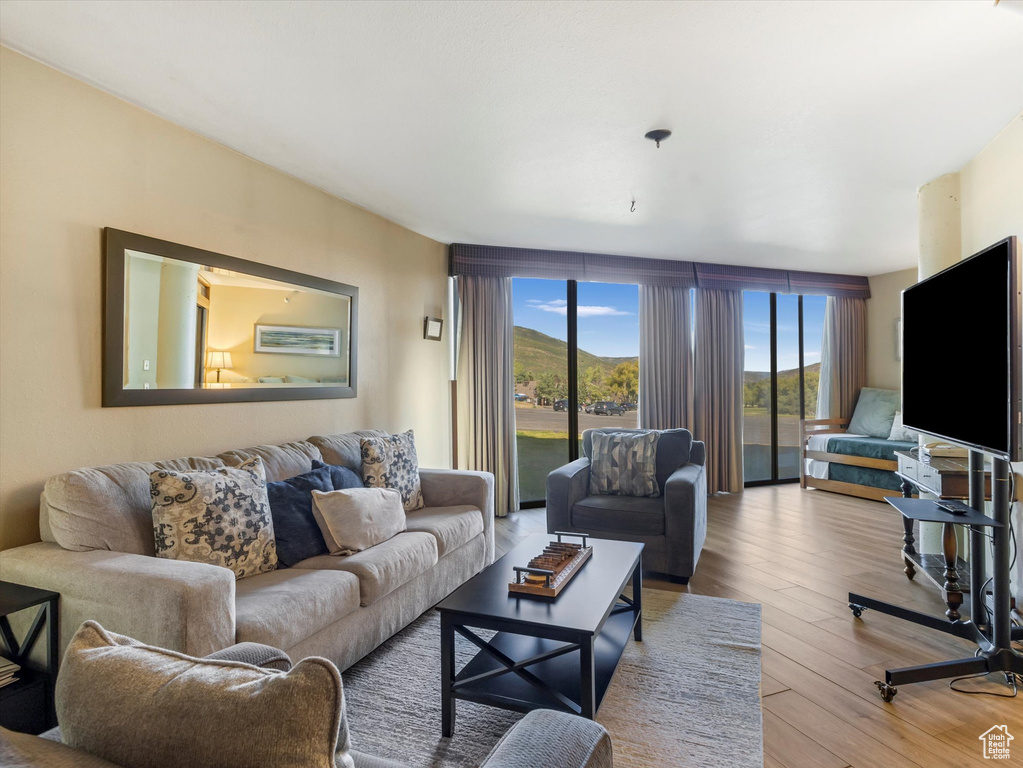 Photo 9 for MLS #2105540 at 1485 Empire Ave #218