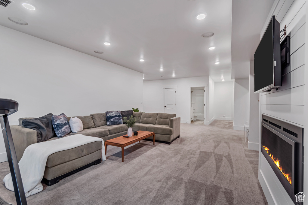 Photo 33 for MLS #2105588 at 1701 W Oakridge Cir