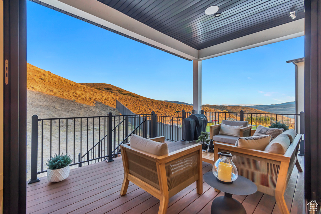 Photo 5 for MLS #2105588 at 1701 W Oakridge Cir