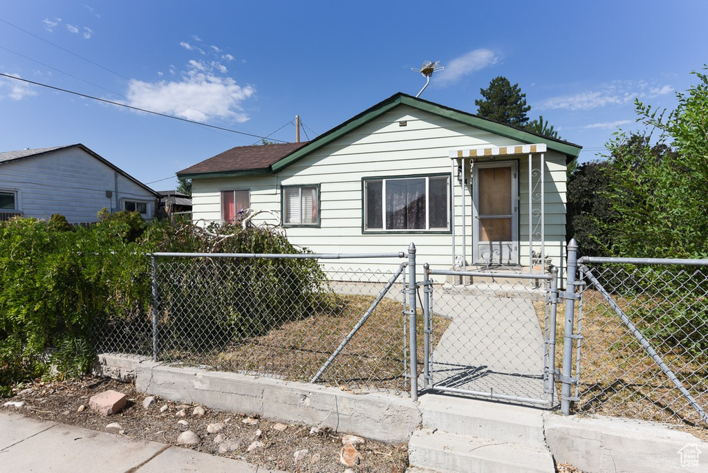 Photo 3 for MLS #2105593 at 54 S Hale St