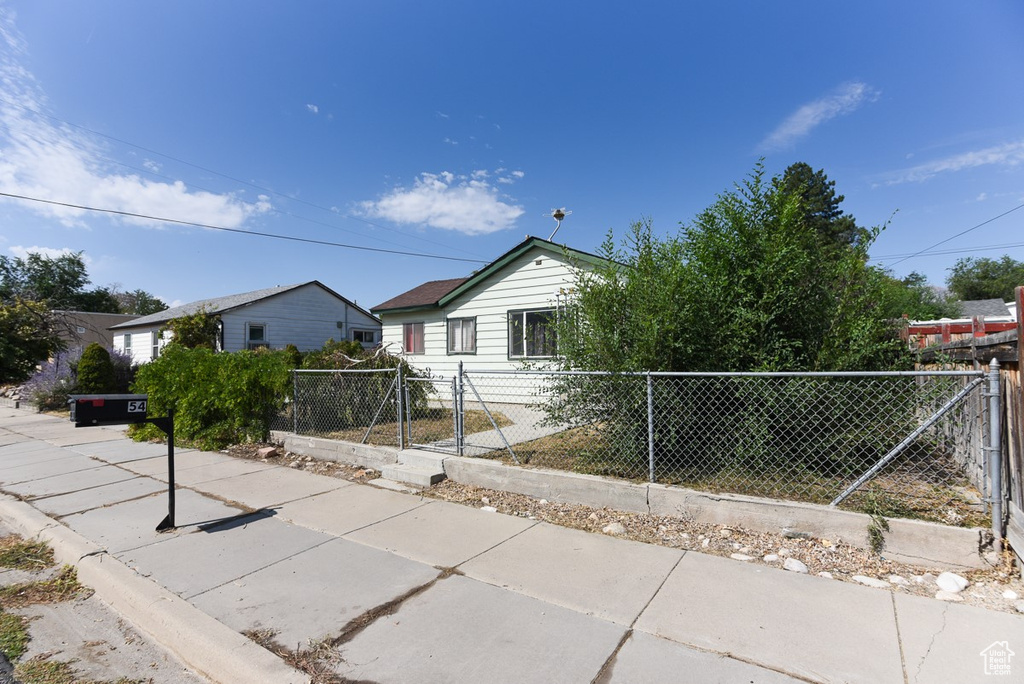 Photo 4 for MLS #2105593 at 54 S Hale St