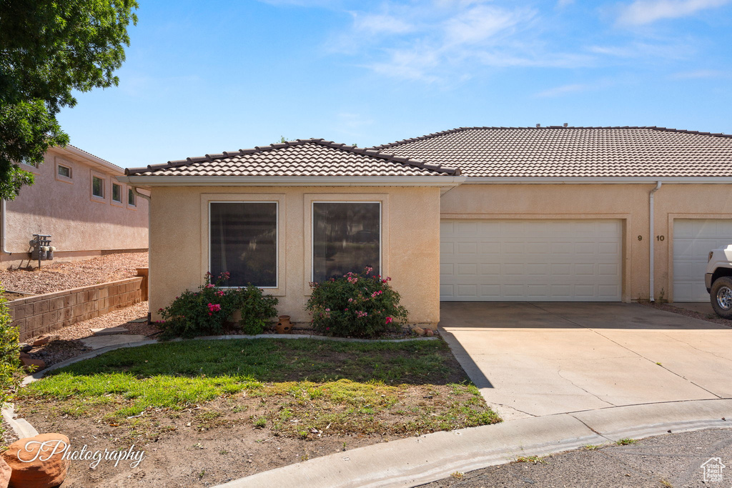 Photo 2 for MLS #2105606 at 2056 E Middleton Dr #9