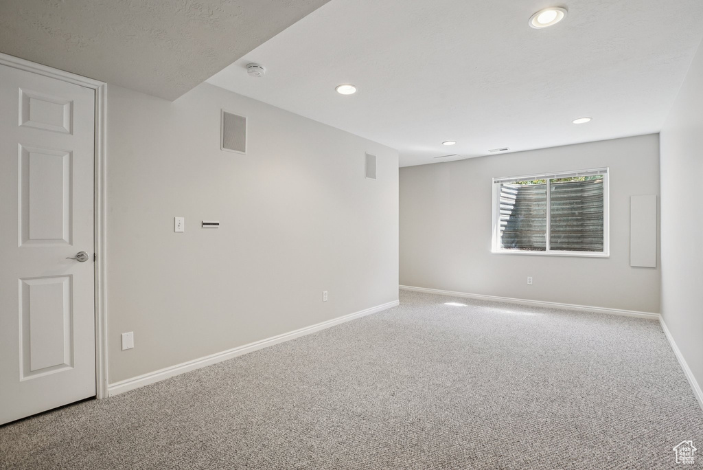 579 E VILLAGER LN Midvale, UT 84047