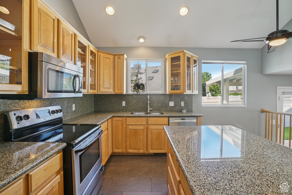 579 E VILLAGER LN Midvale, UT 84047