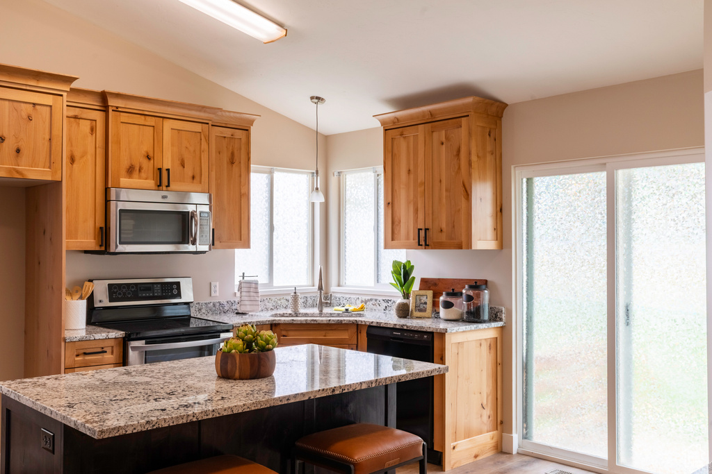 13908 S LITTLE WATER PEAK CIR Riverton, UT 84096