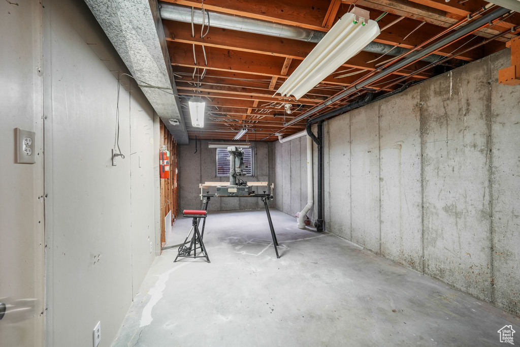 8965 S QUAIL RUN DR Sandy, UT 84093