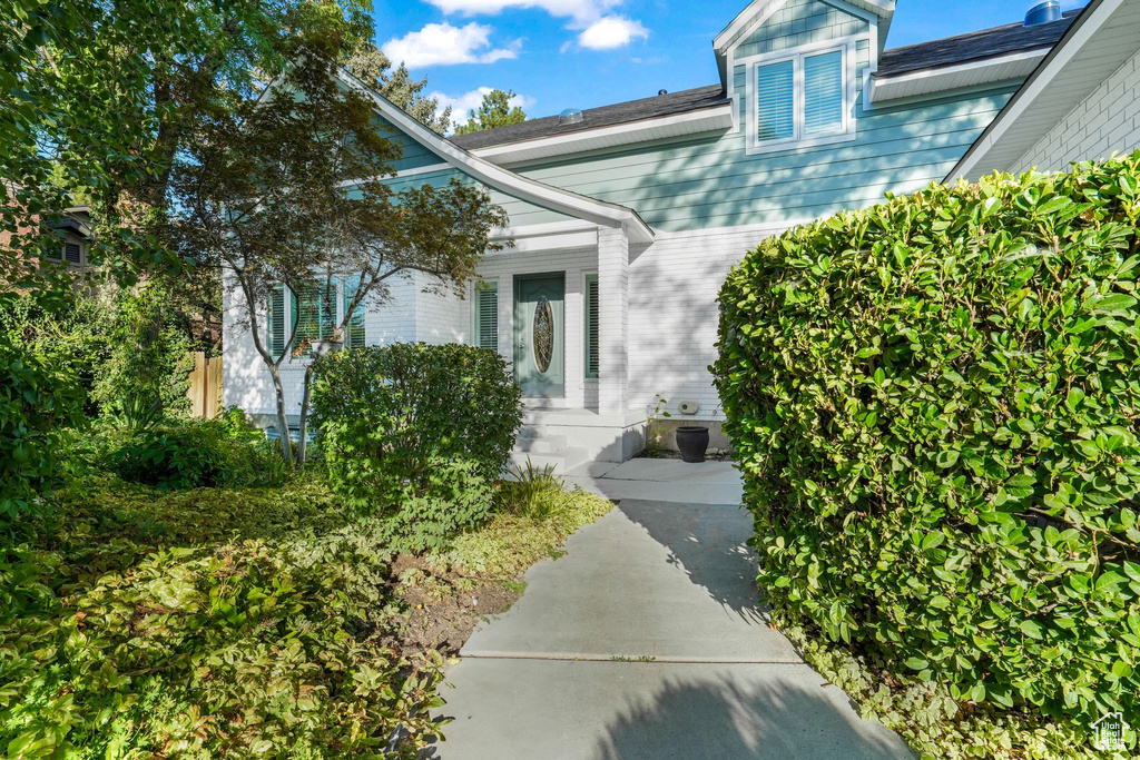 8965 S QUAIL RUN DR Sandy, UT 84093