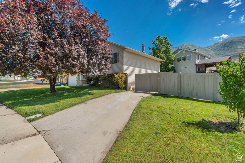 Photo 3 for MLS #2105855 at 10094 N Oak Rd