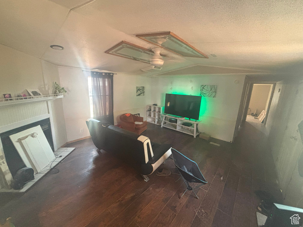 Photo 11 for MLS #2105880 at 2554 Old City Park