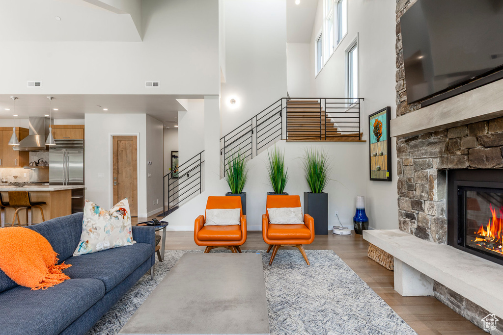 Photo 6 for MLS #2105893 at 158 Ridge Ave