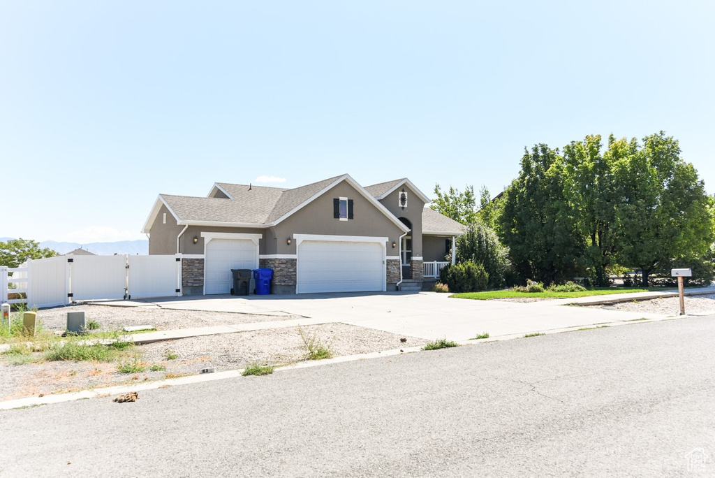 Photo 4 for MLS #2105903 at 1129 S Apricot Cir