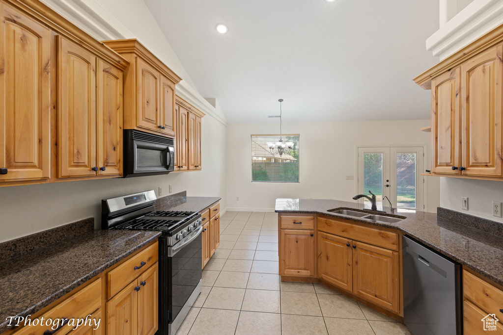Photo 9 for MLS #2105932 at 753 E Castle Stone Dr