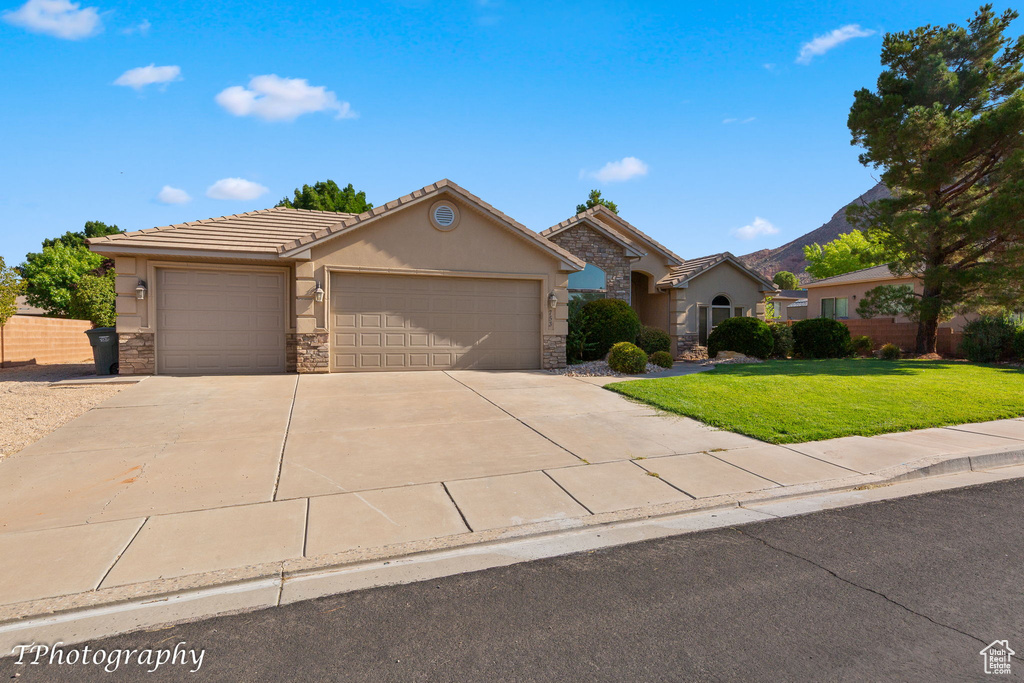 Photo 3 for MLS #2105932 at 753 E Castle Stone Dr