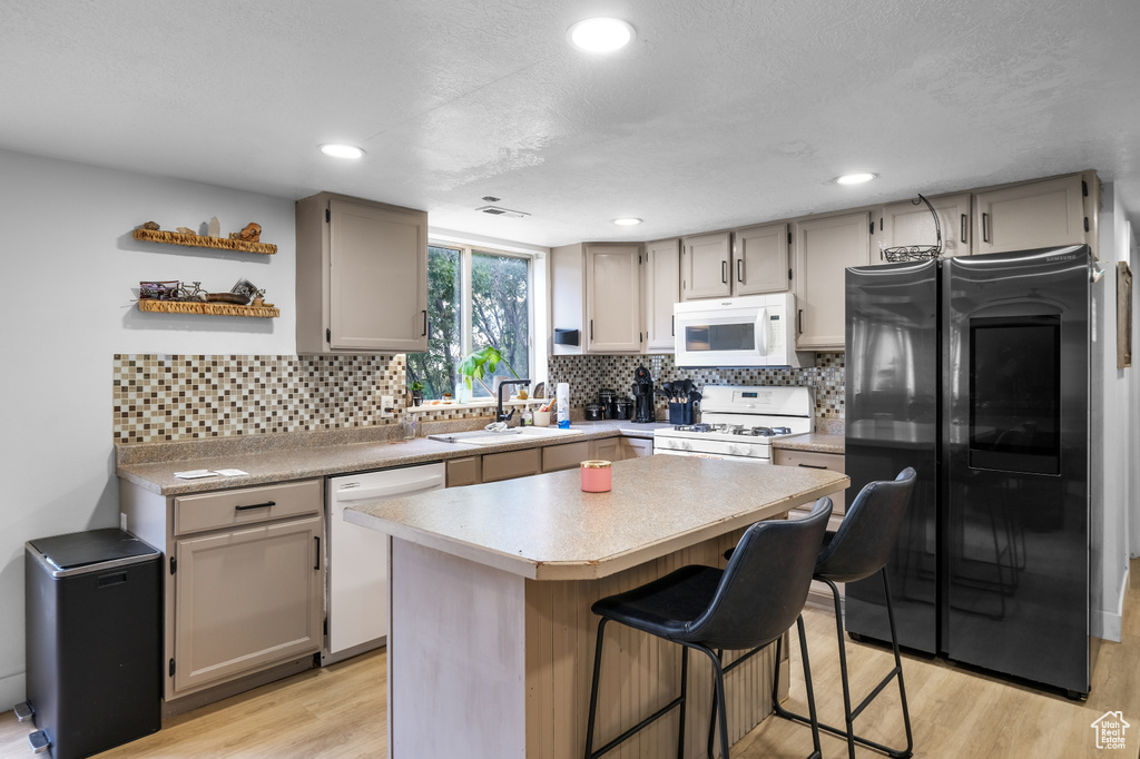 Photo 3 for MLS #2105953 at 2480 Oakridge Dr