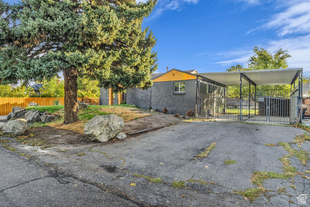 Photo 2 for MLS #2105960 at 3957 S 1000 East