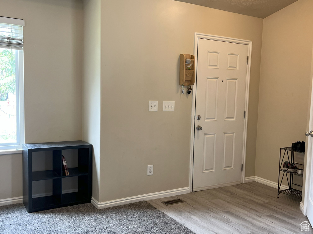 Photo 4 for MLS #2106047 at 158 N Walton Ct