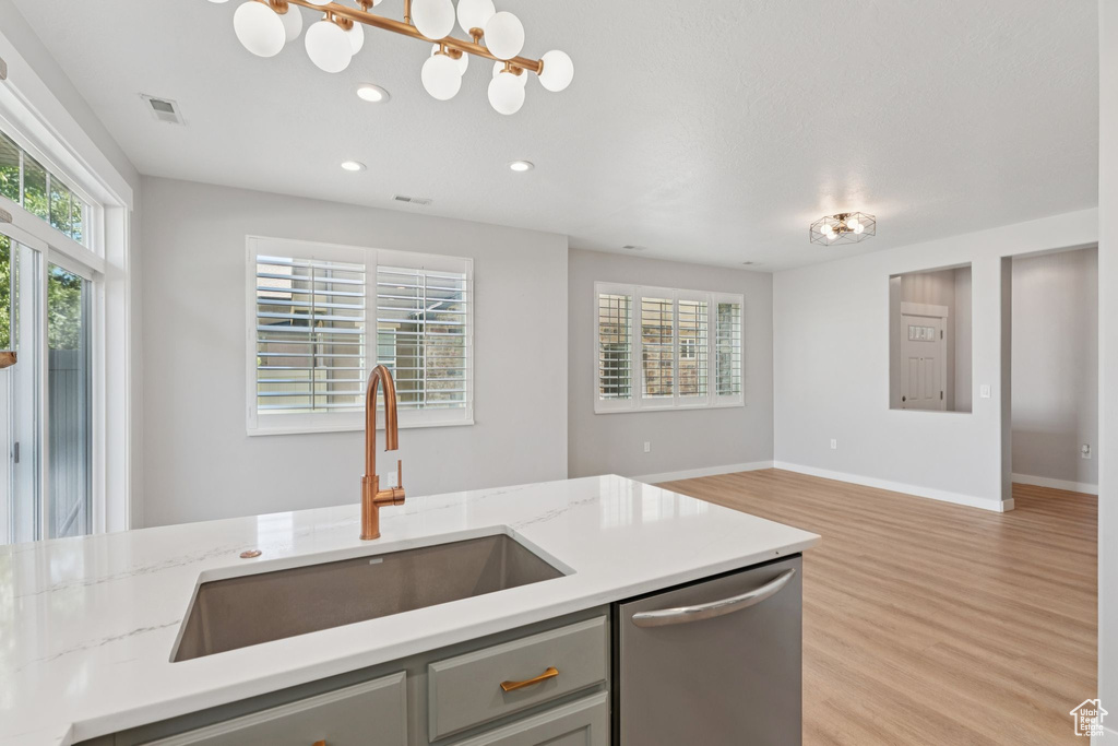 1074 ALLINGTON DR North Salt Lake, UT 84054