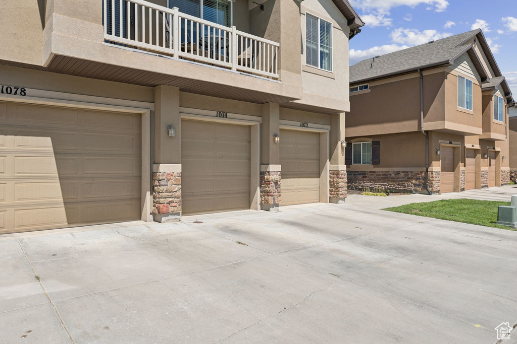 1074 ALLINGTON DR North Salt Lake, UT 84054
