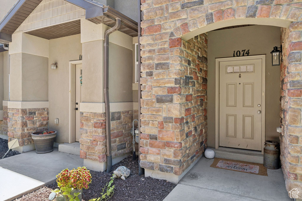 1074 ALLINGTON DR North Salt Lake, UT 84054