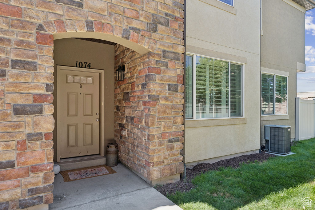 1074 ALLINGTON DR North Salt Lake, UT 84054