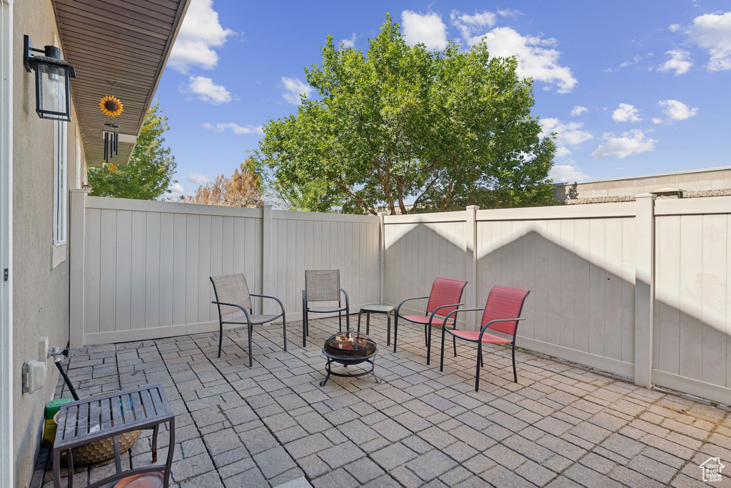 1074 ALLINGTON DR North Salt Lake, UT 84054