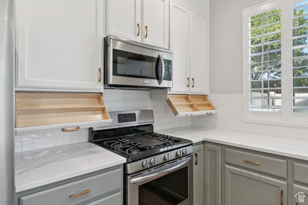 1074 ALLINGTON DR North Salt Lake, UT 84054