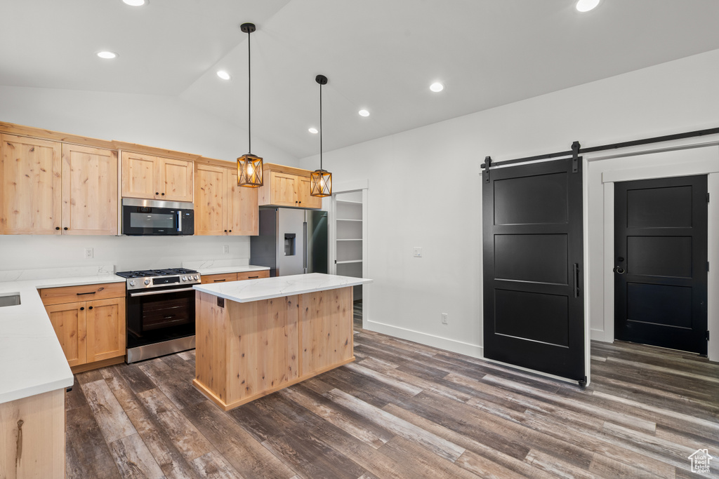 Photo 7 for MLS #2106346 at 827 E Jenny Ln