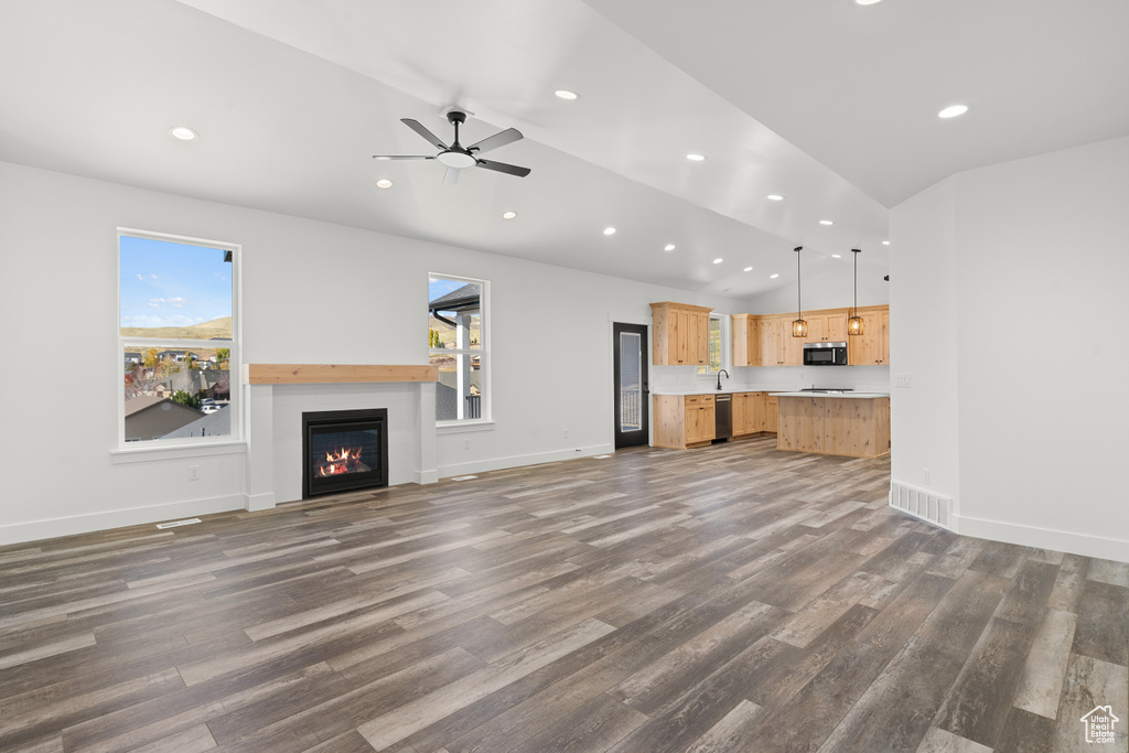 Photo 4 for MLS #2106346 at 827 E Jenny Ln