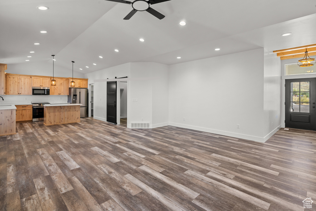 Photo 9 for MLS #2106346 at 827 E Jenny Ln