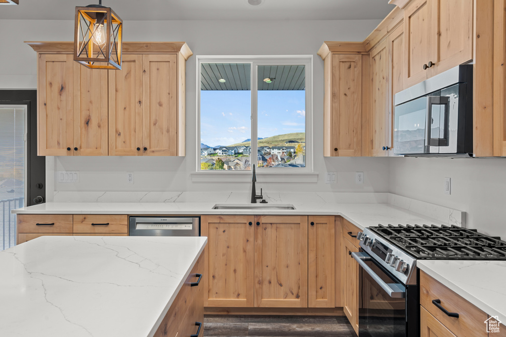 Photo 6 for MLS #2106346 at 827 E Jenny Ln