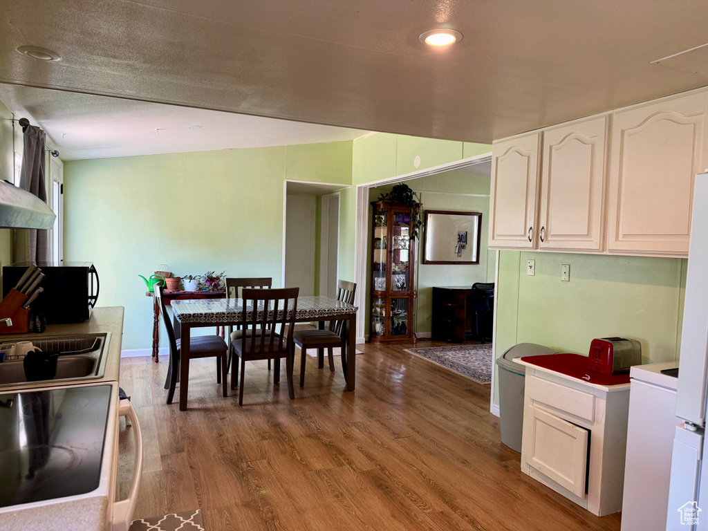 Photo 5 for MLS #2106367 at 628 E Sunset