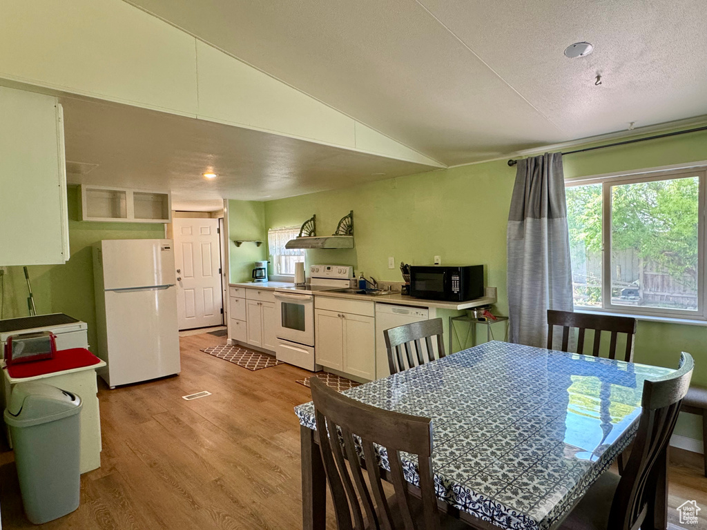 Photo 4 for MLS #2106367 at 628 E Sunset