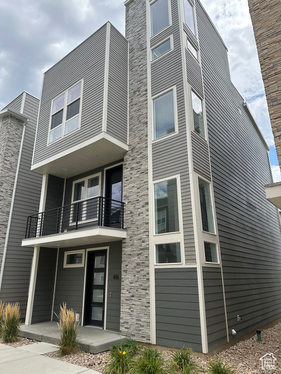 Photo 2 for MLS #2106384 at 416 S 650 East #211