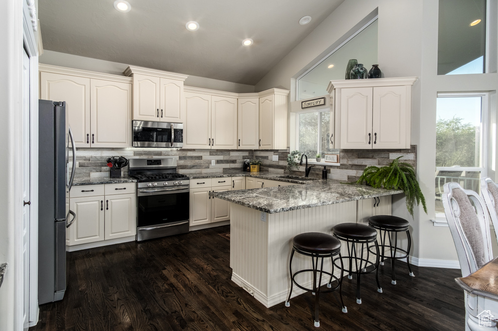 Photo 10 for MLS #2106417 at 88 W Cascade Ave