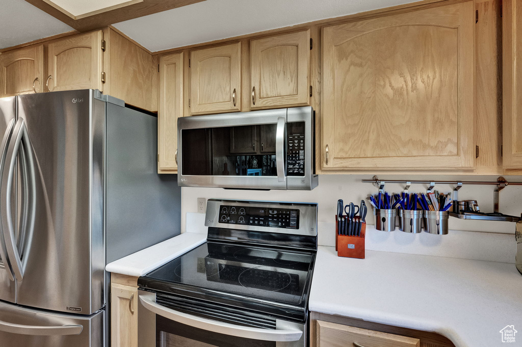 Photo 5 for MLS #2106539 at 954 W Schneitter Cir #4