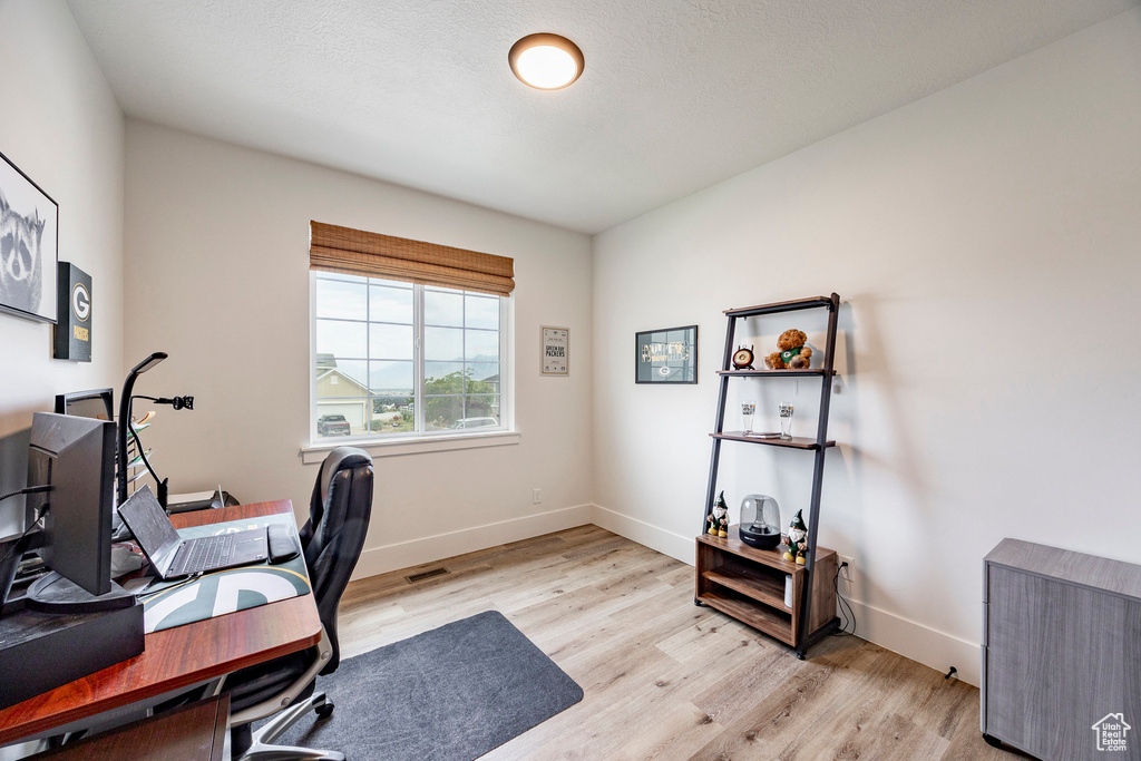 Photo 18 for MLS #2106639 at 223 W Goosenest Dr