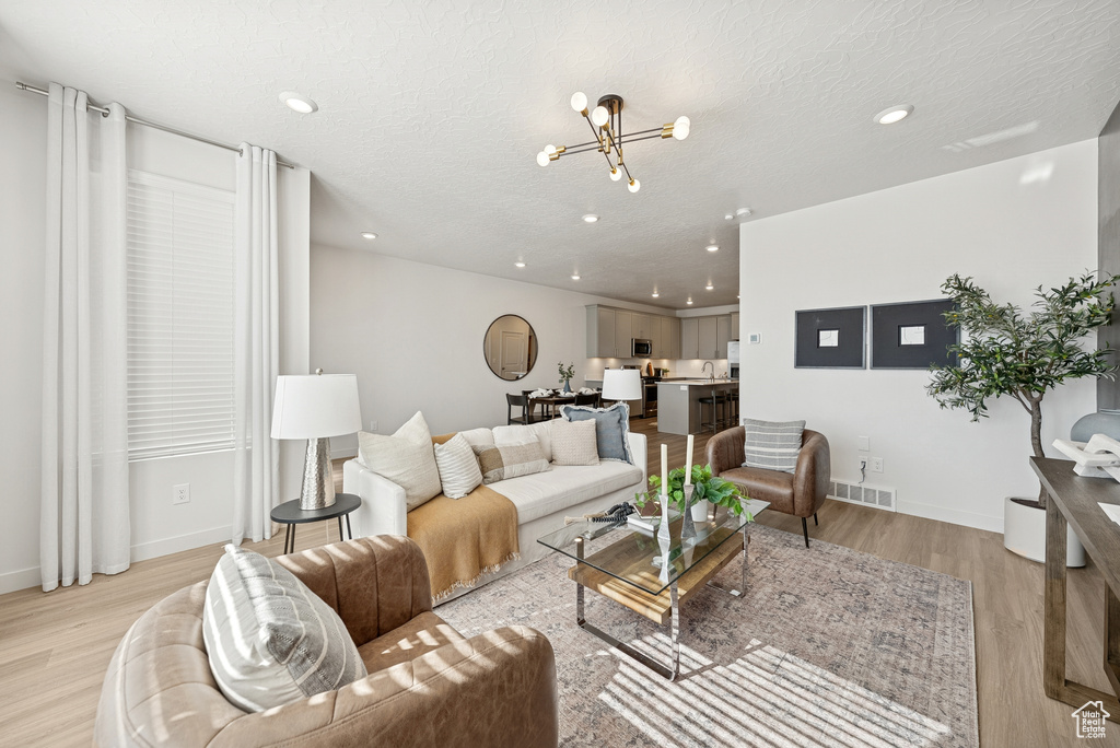 Photo 5 for MLS #2106704 at 937 W Sunspear Dr