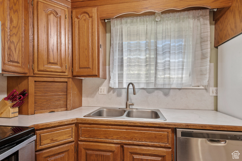 Photo 10 for MLS #2106711 at 553 N 200 West