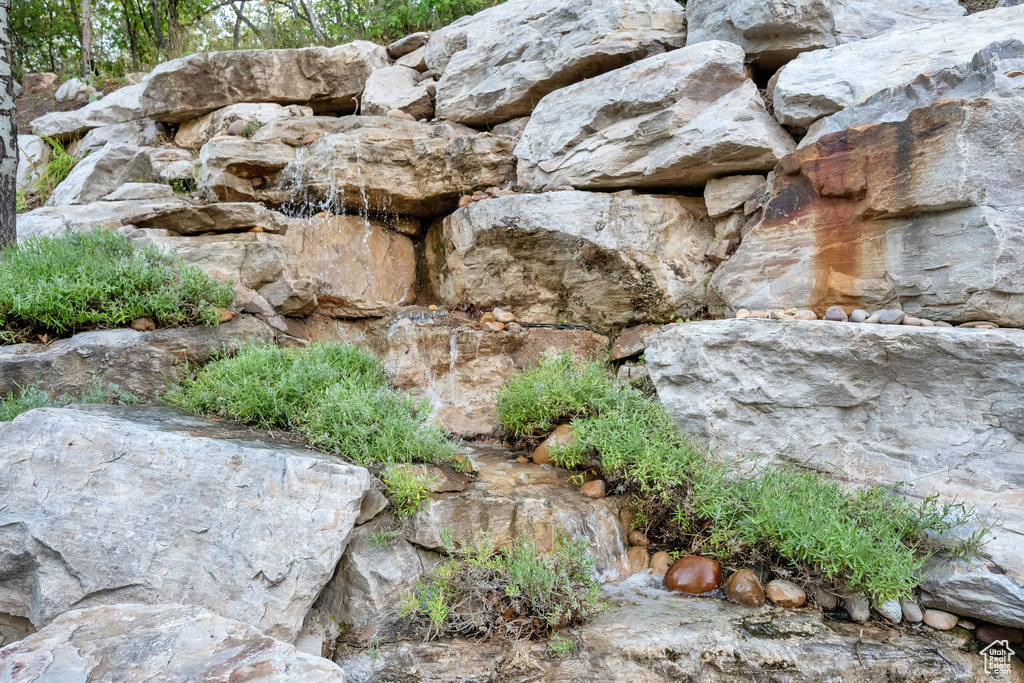 2392 S CAVE HOLLOW WAY Bountiful, UT 84010