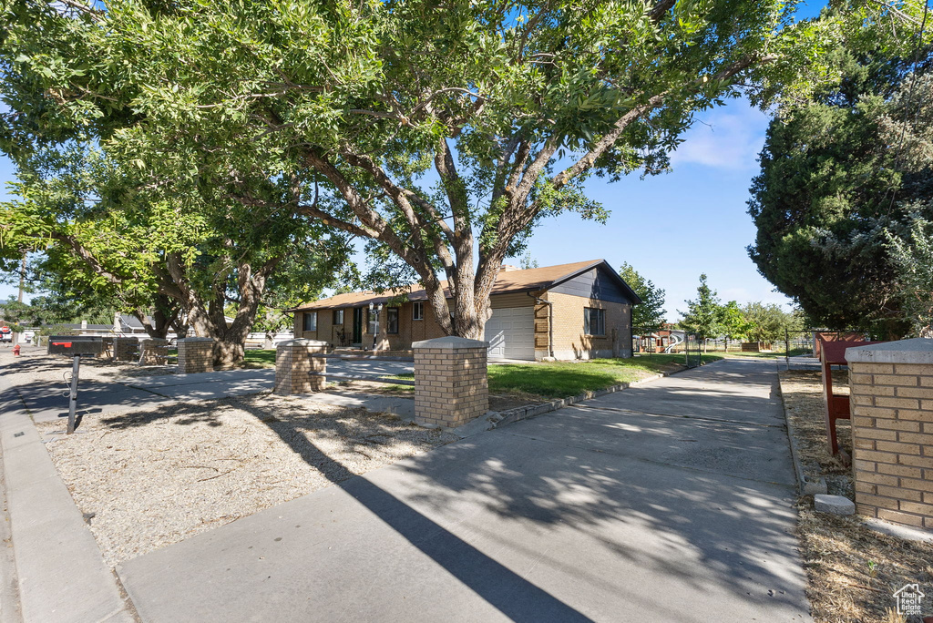 2366 W 10755 S South Jordan, UT 84095
