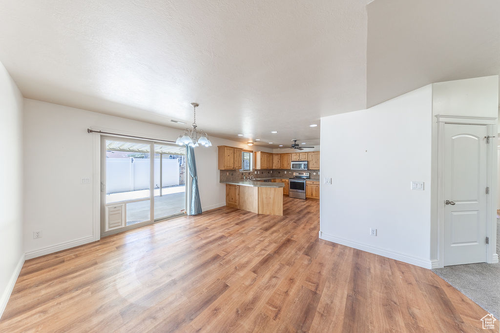 Photo 7 for MLS #2106799 at 869 W 1025 South