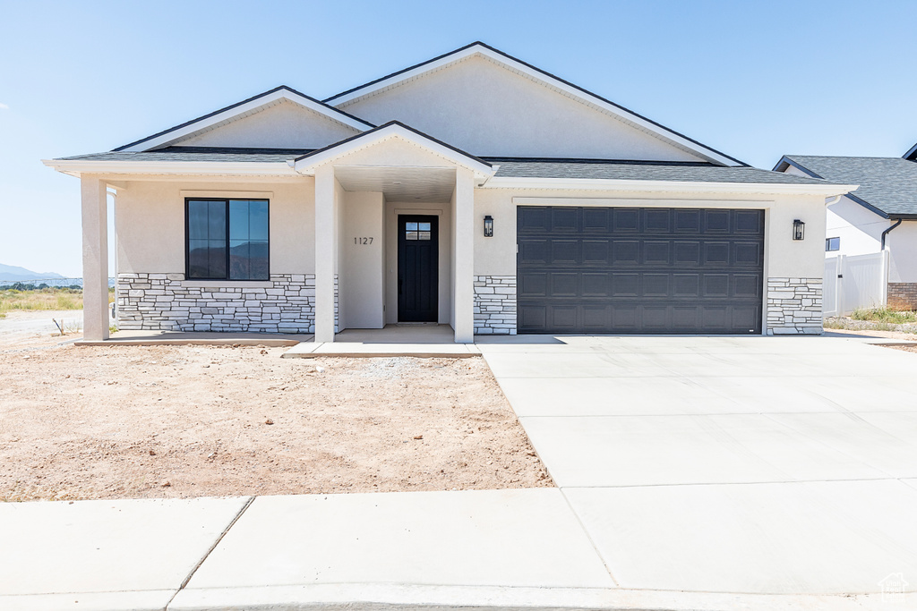 Photo 3 for MLS #2106839 at 1170 N Yucca (3325 W) St