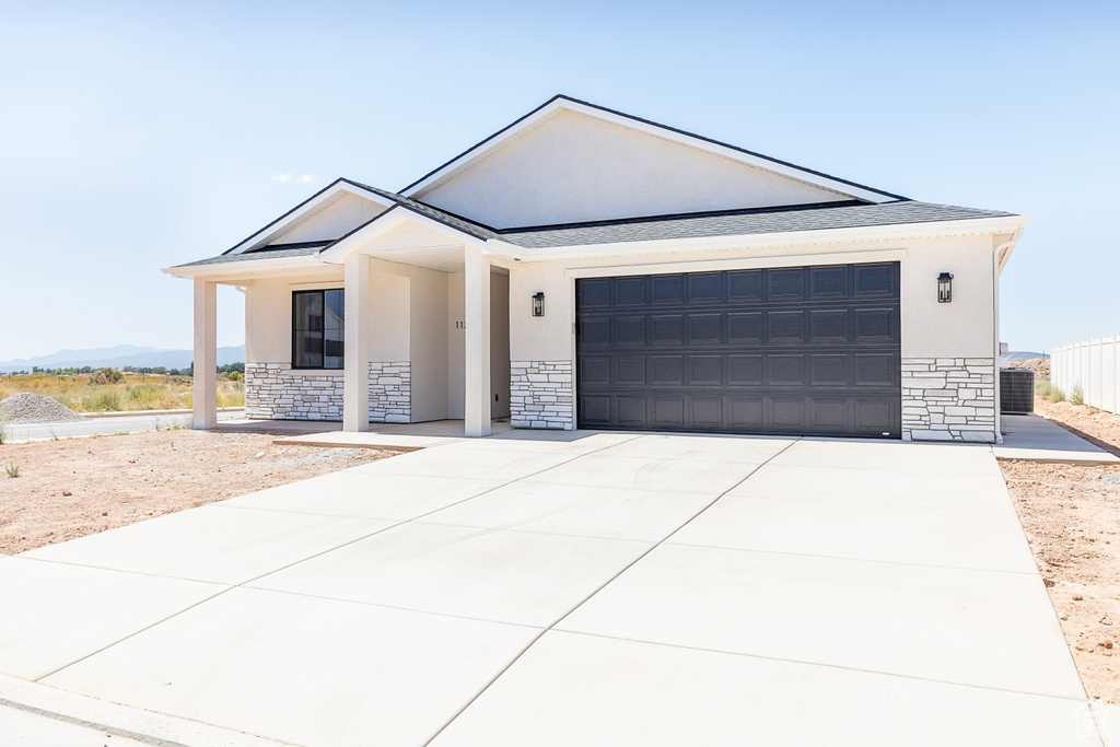 Photo 2 for MLS #2106839 at 1170 N Yucca (3325 W) St