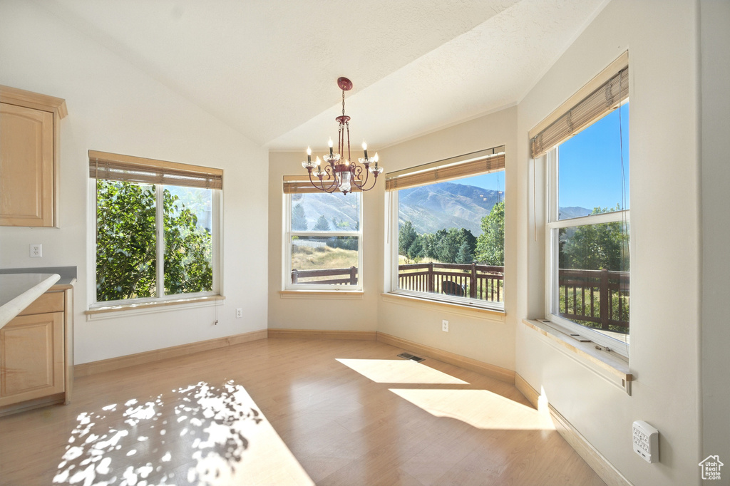 Photo 6 for MLS #2106849 at 1990 E Canyon Ridge Dr