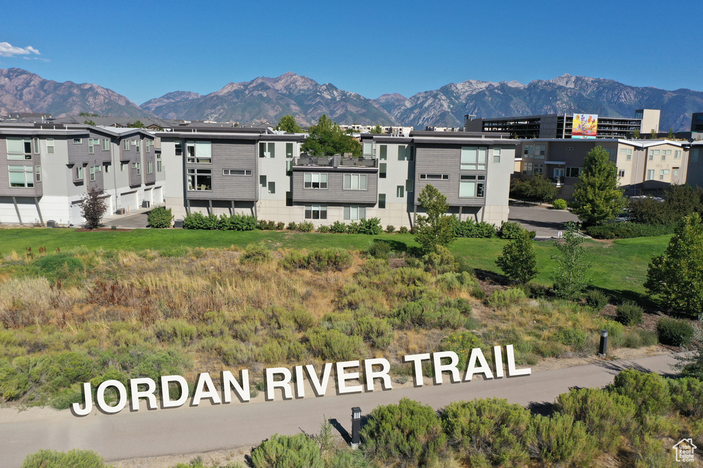 1039 W ROOFTOP DR Midvale, UT 84047